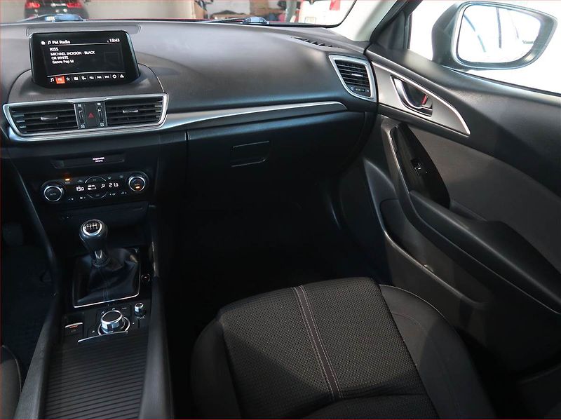 Mazda 3 (2017) 2.0 Skyactiv-G, Tempomat - fotka 8 z 17