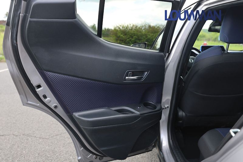 Toyota C-HR Hybrid 1.8 VVT-i Dynamic Comfo - fotka 18 z 25