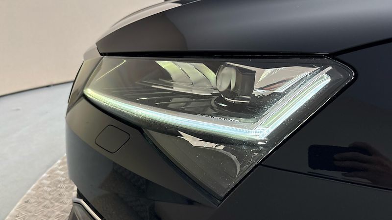 Škoda Superb 2.0 TDI DSG 4x4 L&K Combi - fotka 18 z 34