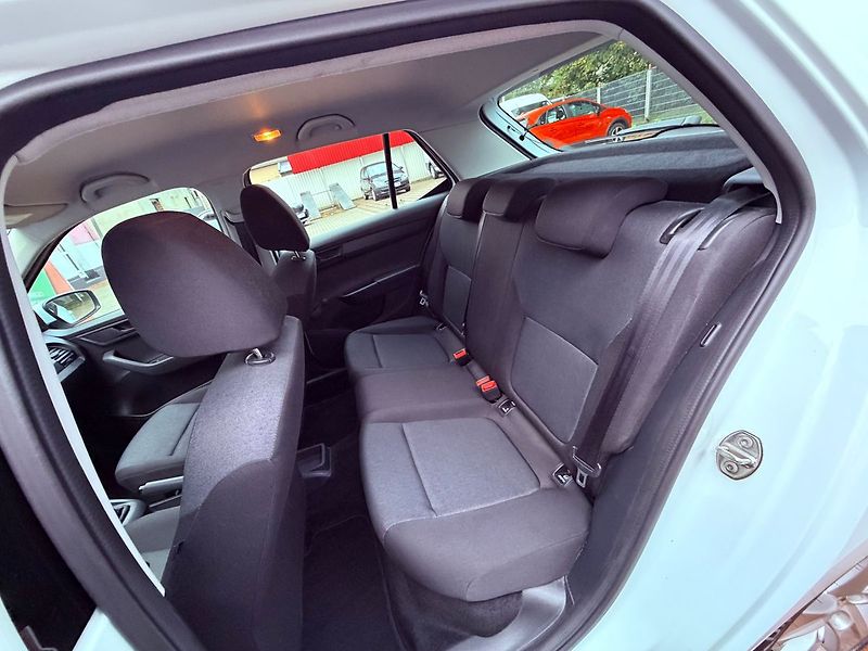 Škoda Fabia 1.0 MPi Ambition, 1.Maj - fotka 12 z 23