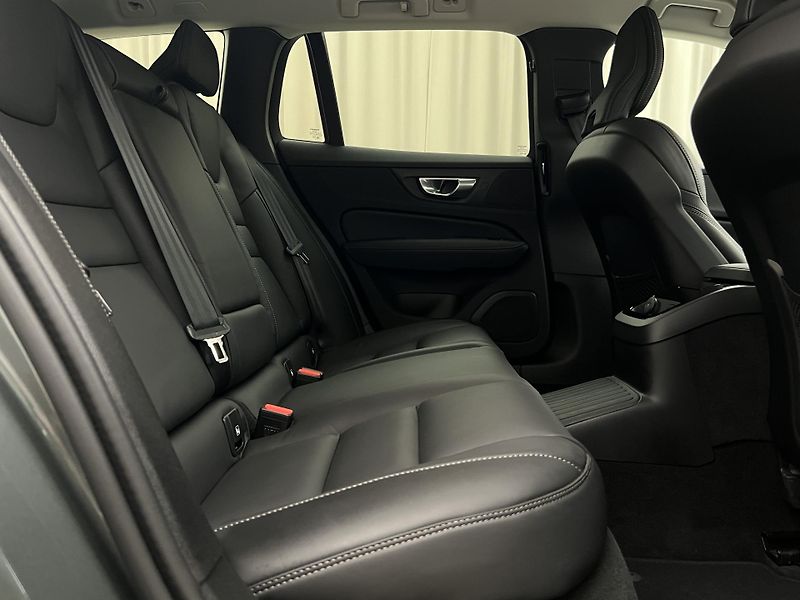 Volvo V60 T8 AWD BRIGHT PLUS AUT CZ  - fotka 22 z 48
