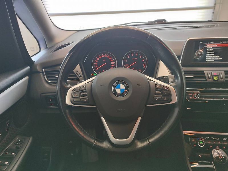 BMW Řada 2 (2017) 220i Gran Tourer (141kW/192k) - fotka 14 z 27