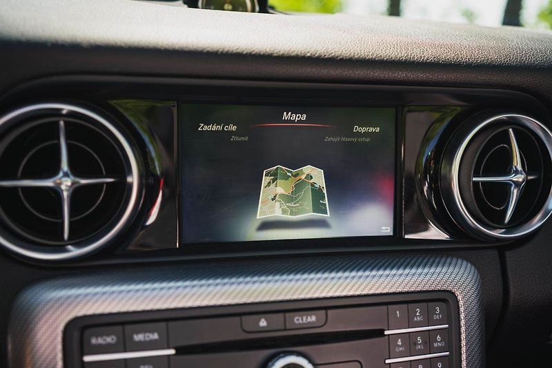 Mercedes-Benz SLC (2019) 300, Automat,180KW,Full Led - fotka 19 z 31