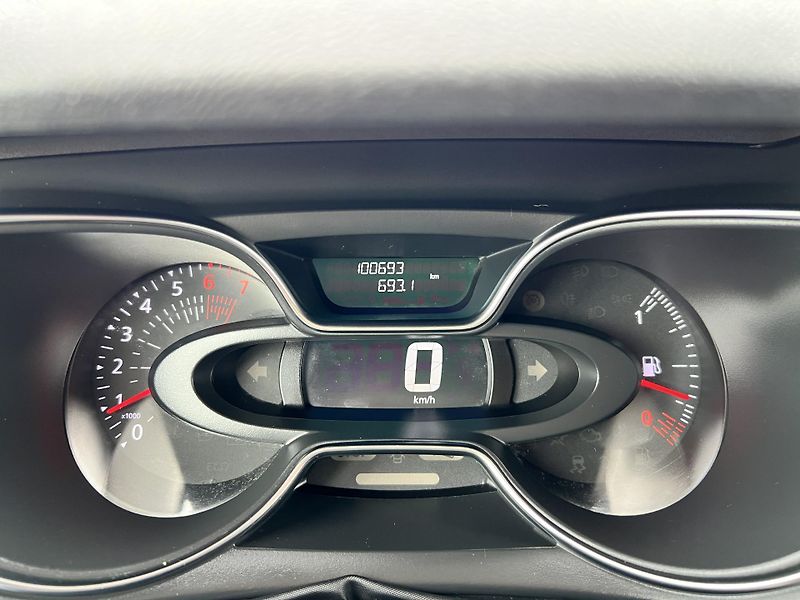 Renault Captur 1.2TCe KOUPENO V ČR 1.MAJ. - fotka 15 z 43