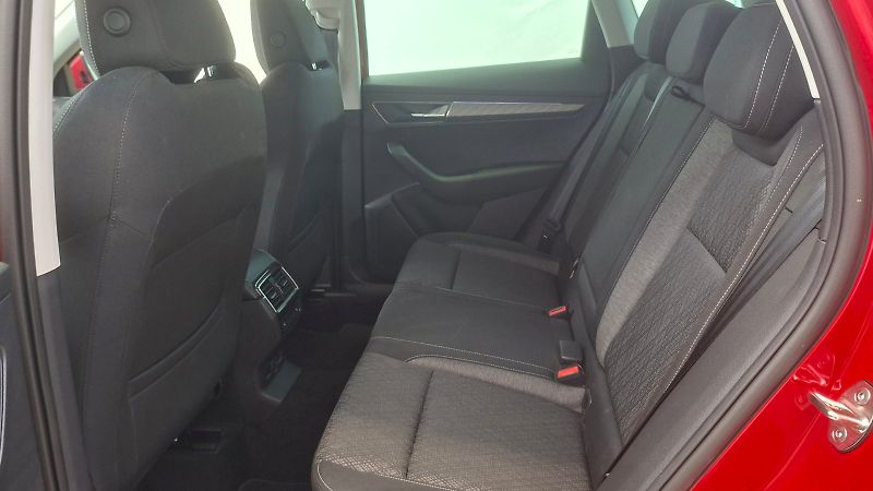 Škoda Karoq (2025) Top Selection 1,5 TSI 110 kW D - fotka 12 z 23