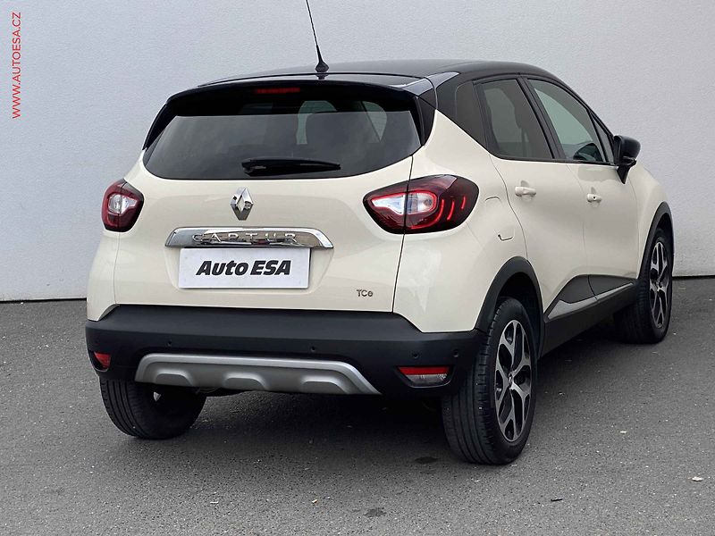 Renault Captur (2017) 1.2 TCe, Intense, AT, navi - fotka 4 z 17