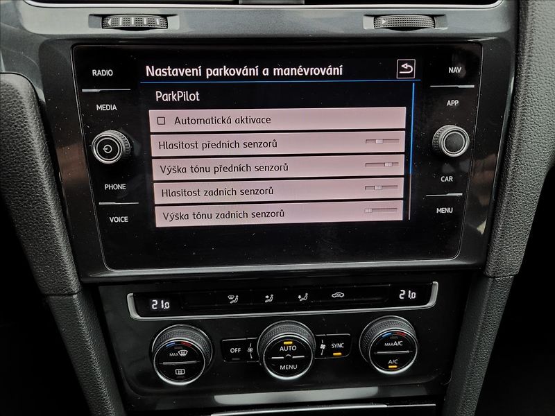 Volkswagen Golf 1,0 TSI,navi,digiklima,acc,alu - fotka 32 z 49