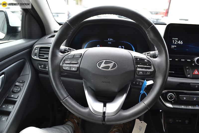 Hyundai i30 WG 1,5I MT SMART FAMILY NAVI - fotka 32 z 47