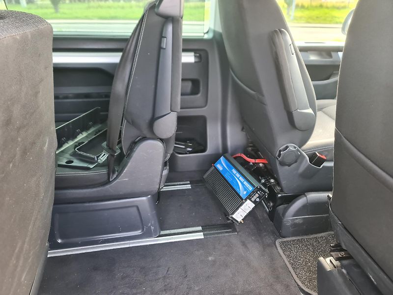 Volkswagen Multivan (2016) T6 2.0 TDi 110-KW DSG POSTEL S - fotka 15 z 35