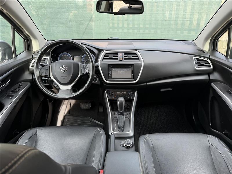 Suzuki SX4 S-Cross 1,6 4x4 AUTOMAT EXCLUSIVE - fotka 14 z 30