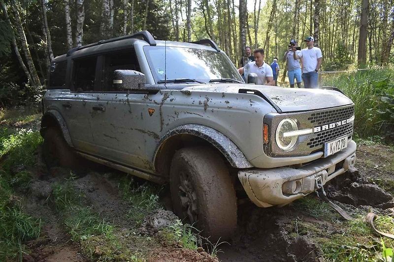 Fordy Bronco v terénu u Jihlavy
