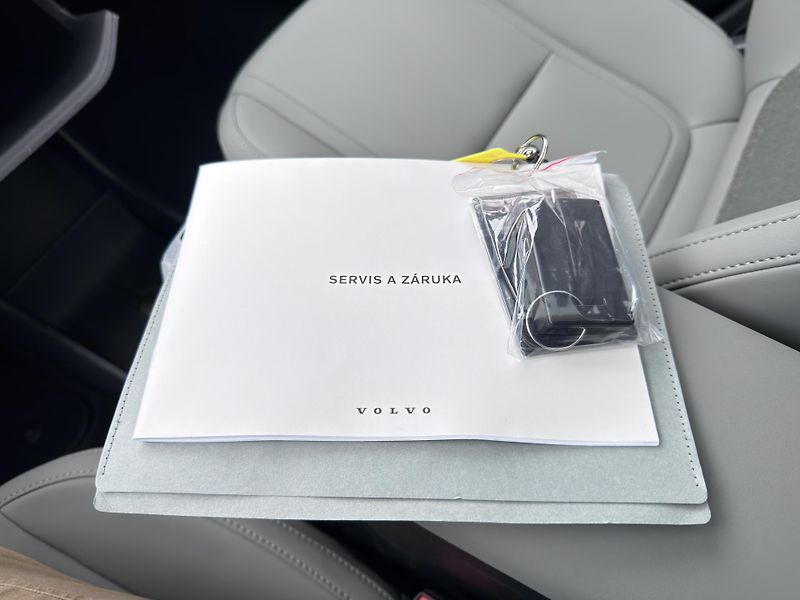 Volvo EX30 P8 CC AWD ULTRA / + sada pneu  - fotka 52 z 52