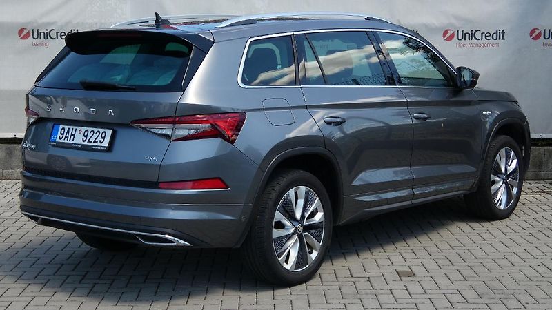 Škoda Kodiaq 2,0 TSI 140 kW L&K 4x4 DSG - fotka 3 z 27