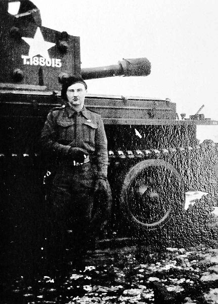 Po příjezdu do osvobozené vlasti byly tanky Cromwell středem pozornosti.