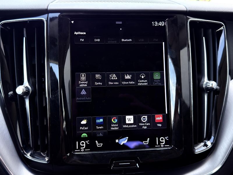 Volvo XC60 B4 AWD (nafta) // REZERVACE - fotka 32 z 47