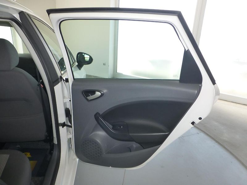Seat Ibiza (2011) 1,6TDI*KLIMA**ALU*VYHŘ.SEDADLA - fotka 19 z 23