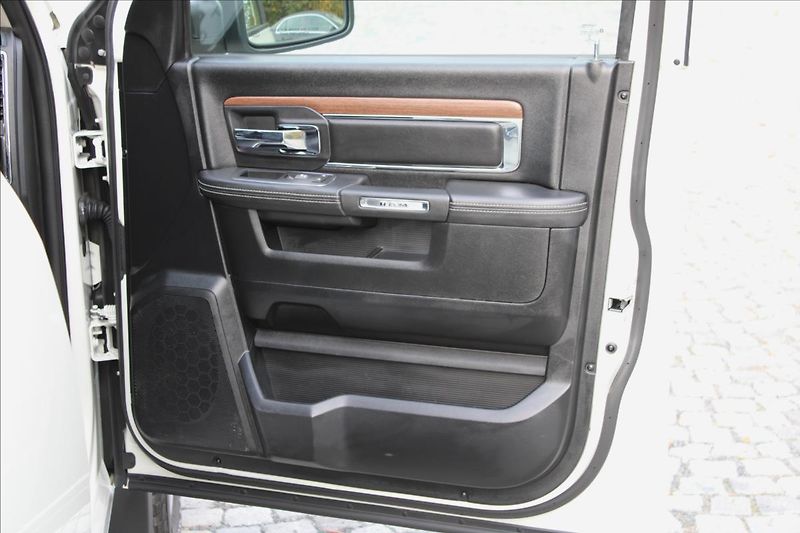 Dodge RAM 3.0L V6 EcoDIESEL / LARAMIE - fotka 28 z 43