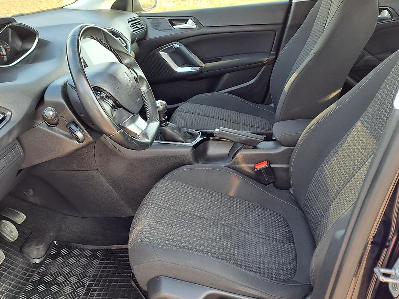 Peugeot 308 (2018) 1.6 HDi SERVISKA PĚKNÝ STAV - fotka 9 z 31