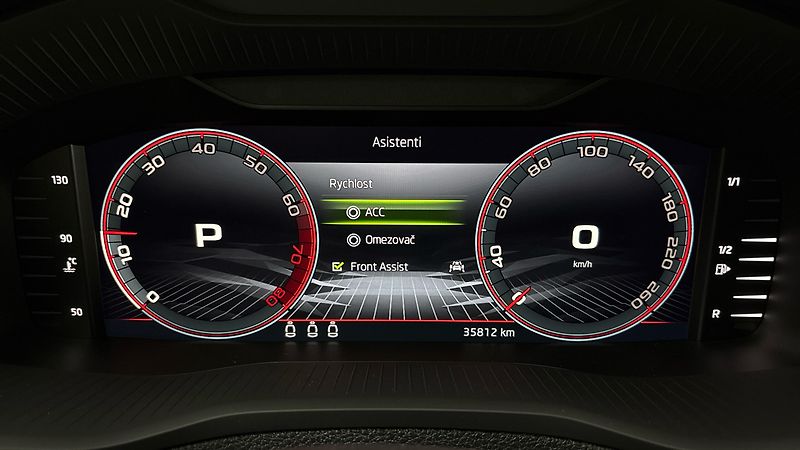 Škoda Karoq 1.5 TSI DSG Sportline - fotka 10 z 27