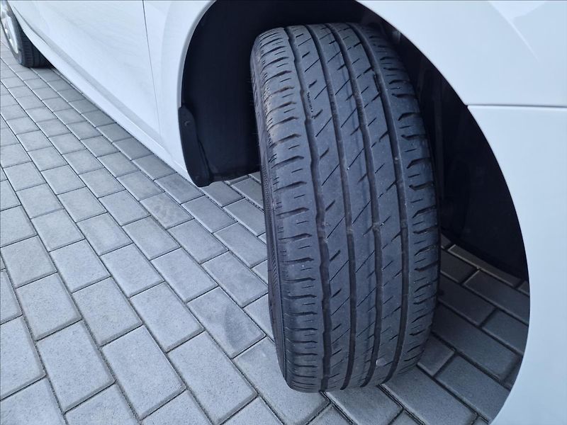 Škoda Octavia 2.0 TDI Style Tažné,ČR,1.Maj. - fotka 47 z 50
