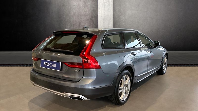 Volvo V90 Cross Country, D5 AWD Drive-E, - fotka 3 z 32