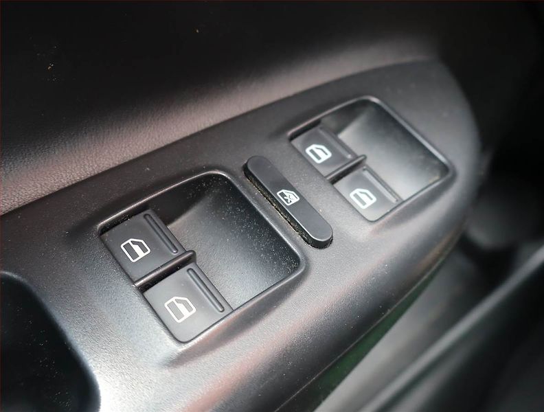 Škoda Octavia (2010) Elegance 2.0 TDI, Xenony - fotka 15 z 15