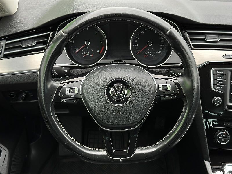 Volkswagen Passat 2.0TDi 4x4 DSG 190PS Kůže ACC - fotka 19 z 40