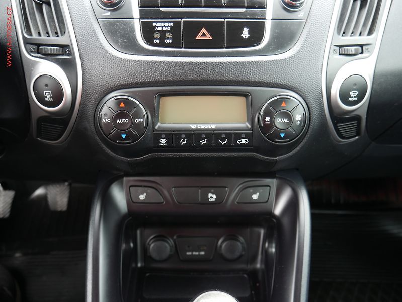 Hyundai ix35 (2013) 1.7CRDI, ČR, AC, tempo, park - fotka 14 z 15