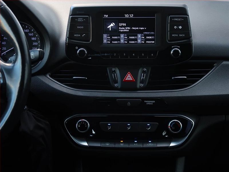 Hyundai i30 (2018) 1.4 T-GDI, ČR,1.maj - fotka 12 z 16