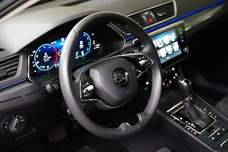 Škoda Superb - fotka 14 z 29