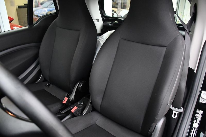 Smart Fortwo COUPE EQ 60KW - fotka 14 z 25
