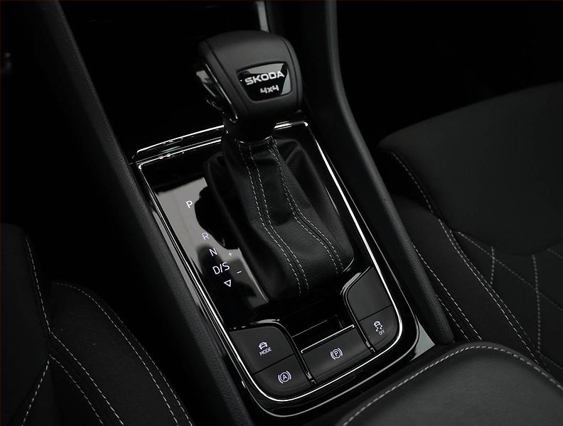 Škoda Karoq (2025) 2.0 TDI, Sportline - fotka 11 z 21