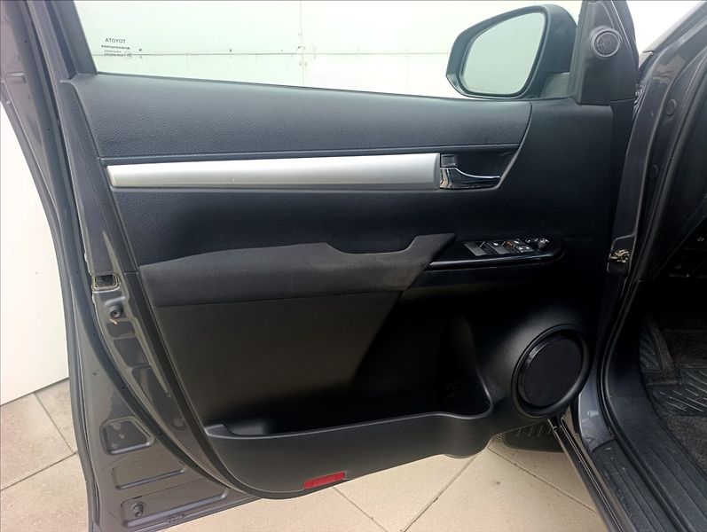 Toyota Hilux 2,4 D-4D Kamera Tažné 1maj. ČR - fotka 12 z 43