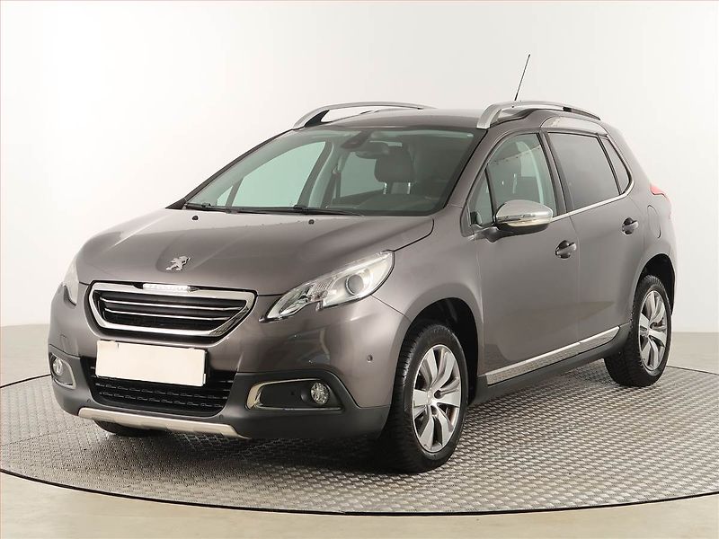 Peugeot 2008 (2015) 1.2 PureTech, Navi, Tempomat - fotka 2 z 17