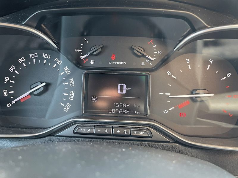 Citroën C3 (2017) 1.2 PureTech,Feel,60kW,1.Maj,Č - fotka 15 z 35