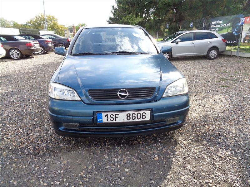 Opel Astra 1,4 - fotka 2 z 16