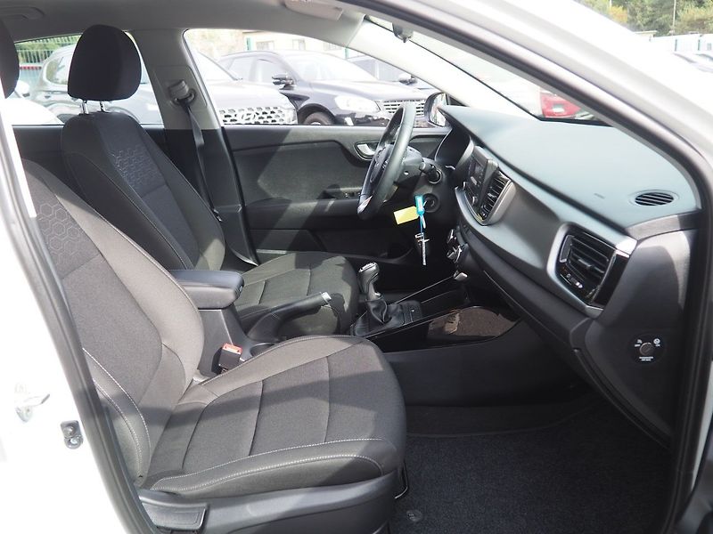 Kia Rio (2022) 1.0 T-GDI GPF Exclusive 74kW 6 - fotka 17 z 36
