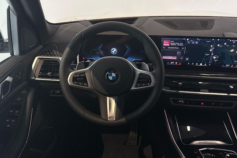 BMW X5 xDrive30d - fotka 8 z 12