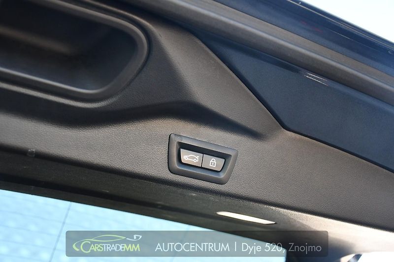 BMW X5 M50D LASER H/K HEAD-UP  - fotka 57 z 67