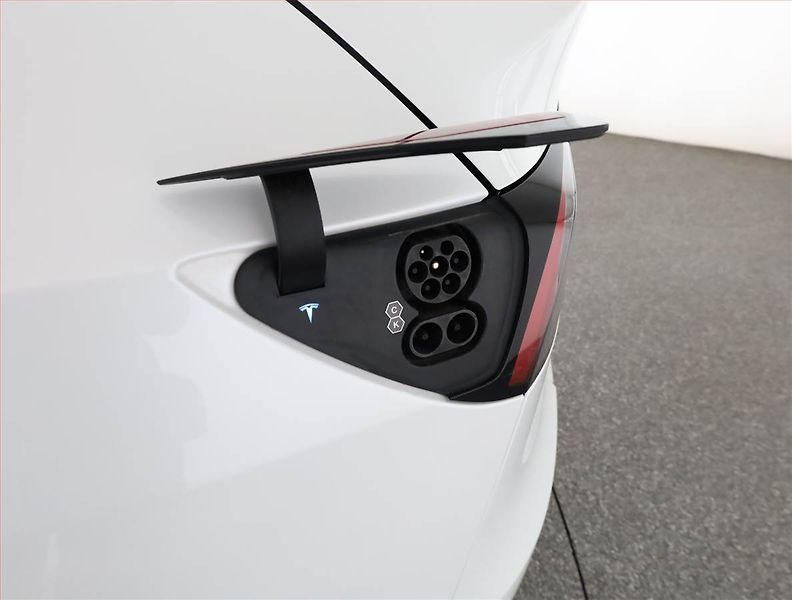 Tesla Model Y (2021) Long Range AWD 75kWh, SoH 89% - fotka 22 z 23