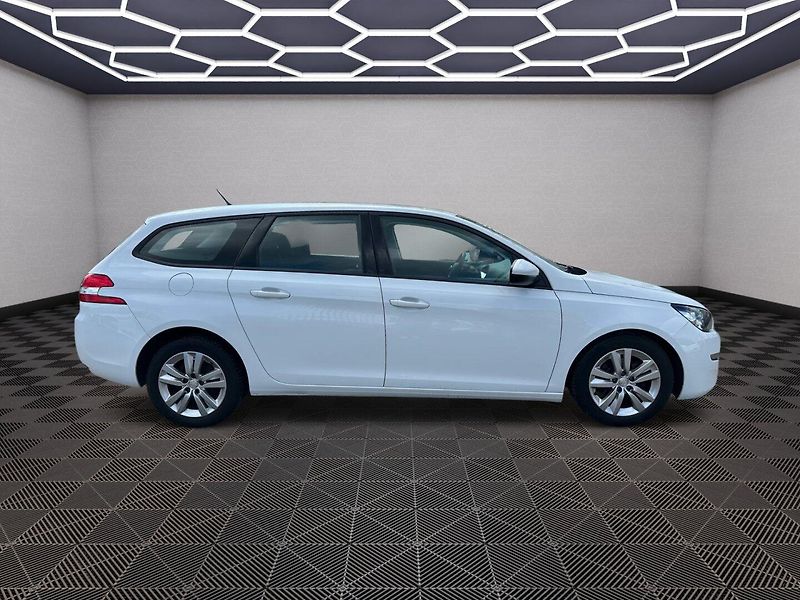 Peugeot 308 (2016) 1.2 Turbo 81kw - fotka 8 z 21