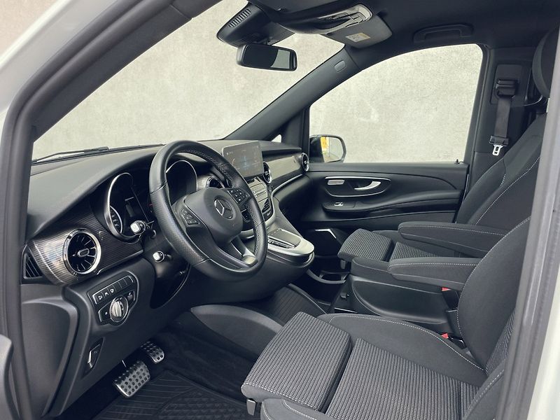 Mercedes-Benz Třídy V (2023) 300D L Exclusive AMG 4Matic 7m - fotka 18 z 24