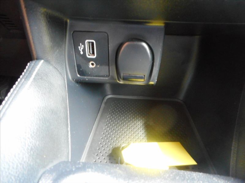 Nissan Micra 1,0 N - Sport BOSE - fotka 18 z 31