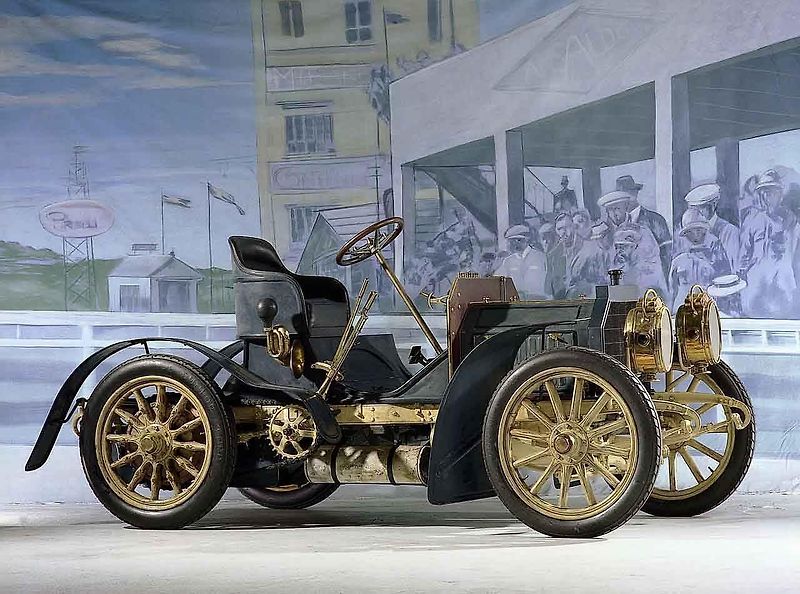 První vůz se jménem Mercedes ve firemním muzeu ve Stuttgartu