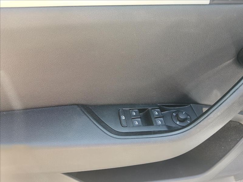 Škoda Superb 2,0 TDi  Ambition - fotka 19 z 23