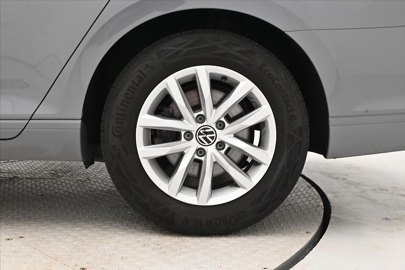 Volkswagen Passat 2,0 TDI 110kW DSG Business Zár - fotka 31 z 31