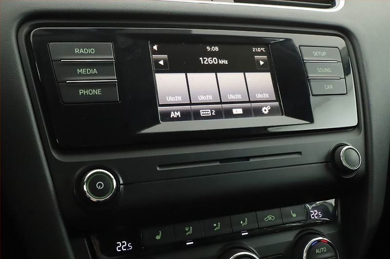 Škoda Octavia (2014) 1.6 TDI, Tempomat - fotka 14 z 18