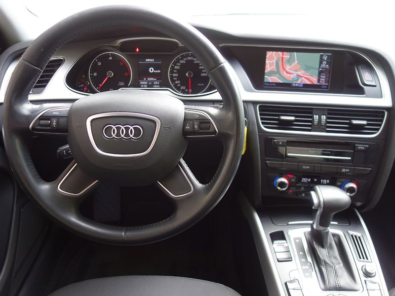 Audi A4 (2015) 2.0TDI 110kW 8A -NAVIGACE - fotka 13 z 35