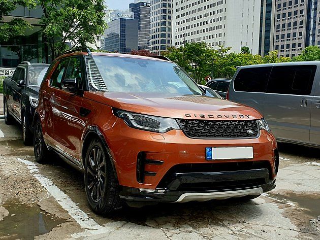 U SUV si podle americké analýzy držela hodnotu nejlépe oranžová, následovaná zelenou a žlutou., zdroj: Damian B Oh / Wikimedia Commons, CC BY-SA 4.0.
