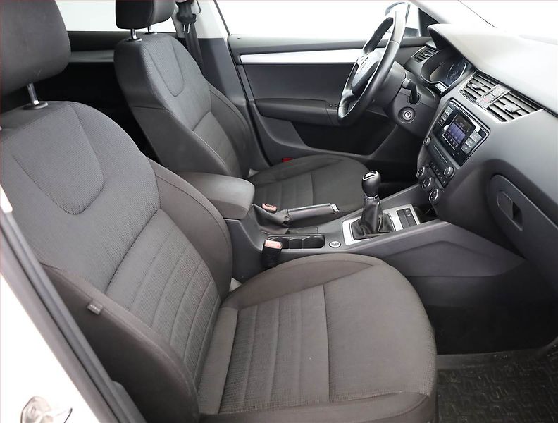Škoda Octavia (2014) 1.8 TSI, Tempomat - fotka 7 z 16